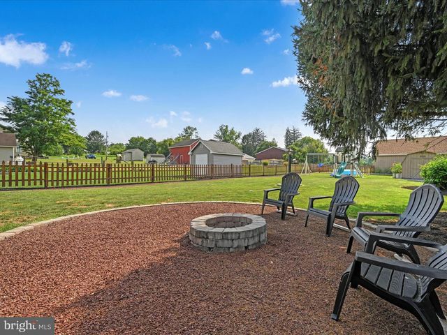 1056 BELLAIRE RD, Elizabethtown, PA 17022