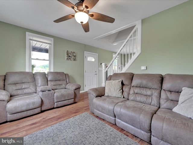 1056 BELLAIRE RD, Elizabethtown, PA 17022