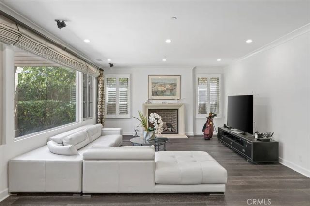 45 Triana, Irvine, CA 92618