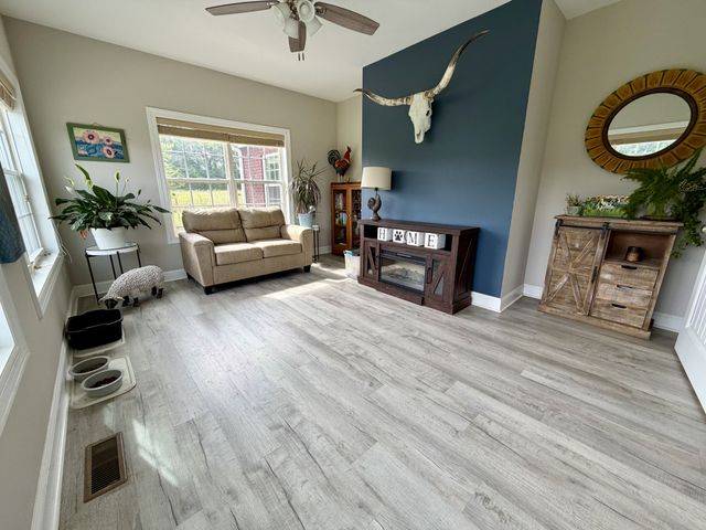 1469 Ledford Mill Rd, Normandy, TN 37360