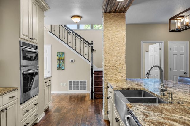 61192 Foxglove Loop, Bend, OR 97702