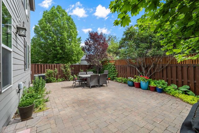 61192 Foxglove Loop, Bend, OR 97702