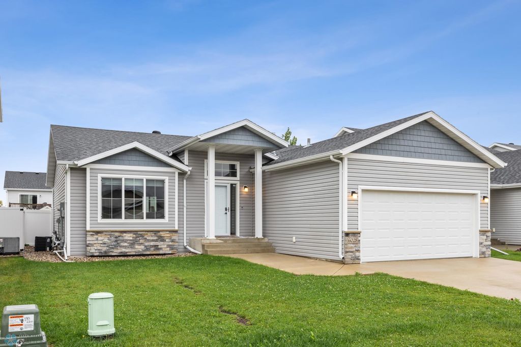 6028 59th Avenue S, Fargo, ND 58104