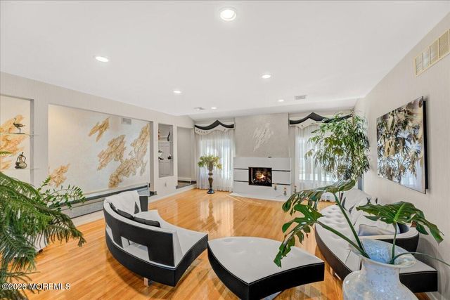 5 Cherry Point Court, Morganville, NJ 07751