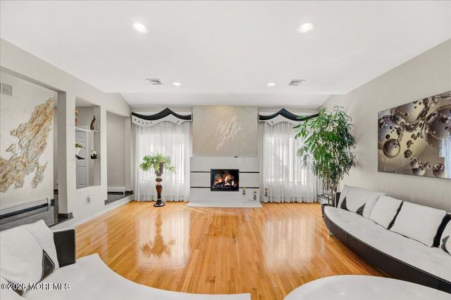 5 Cherry Point Court, Morganville, NJ 07751