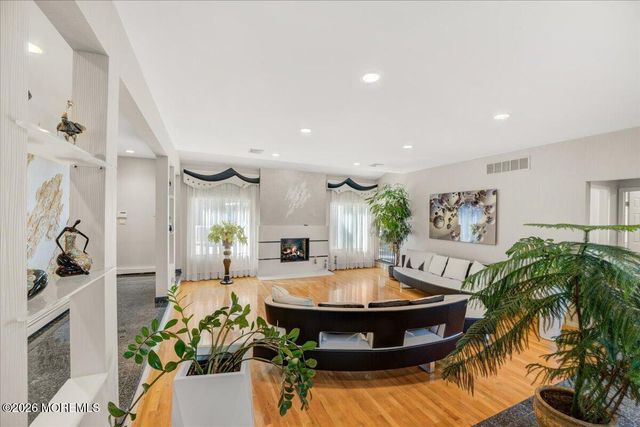 5 Cherry Point Court, Morganville, NJ 07751