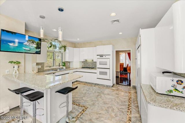 5 Cherry Point Court, Morganville, NJ 07751