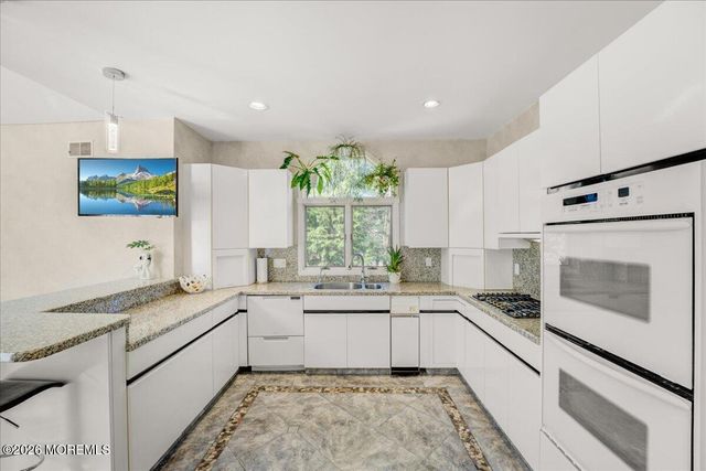 5 Cherry Point Court, Morganville, NJ 07751