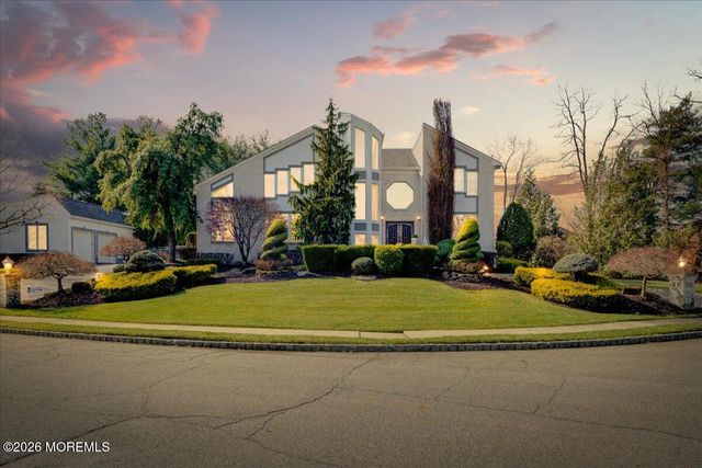 5 Cherry Point Court, Morganville, NJ 07751