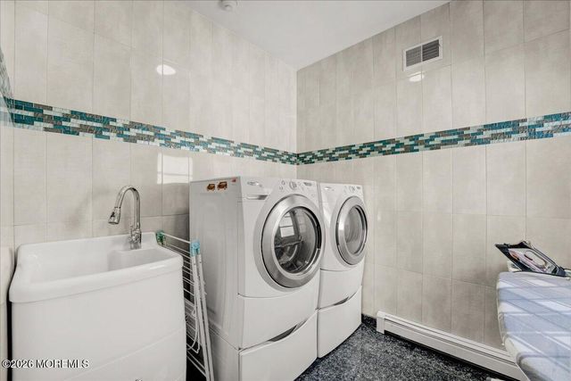 5 Cherry Point Court, Morganville, NJ 07751