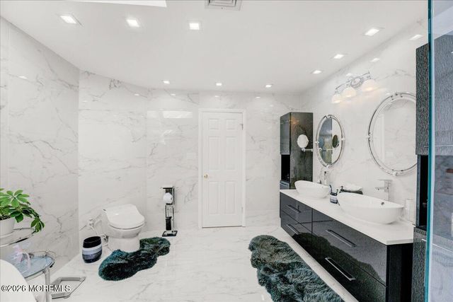 5 Cherry Point Court, Morganville, NJ 07751