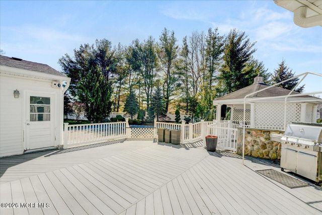 5 Cherry Point Court, Morganville, NJ 07751