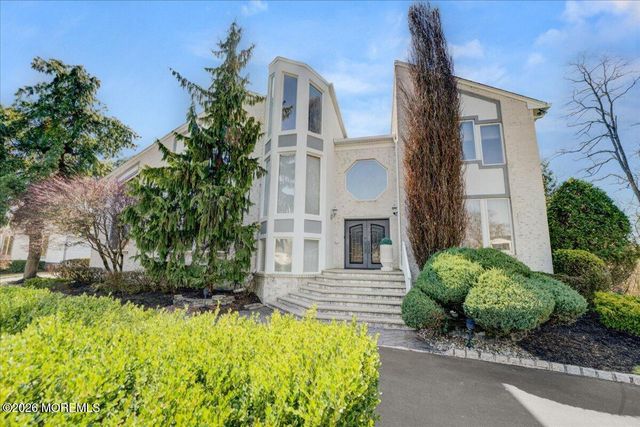 5 Cherry Point Court, Morganville, NJ 07751