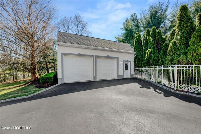 5 Cherry Point Court, Morganville, NJ 07751