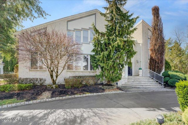 5 Cherry Point Court, Morganville, NJ 07751