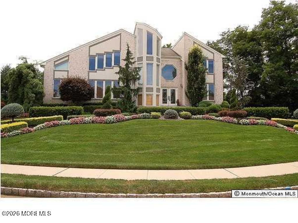 5 Cherry Point Court, Morganville, NJ 07751