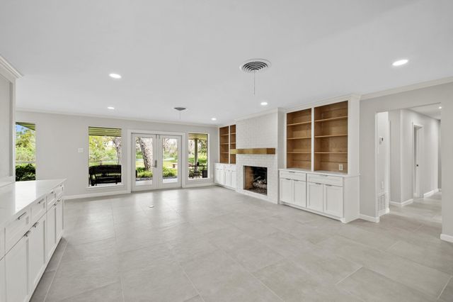 2261 Riverside Drive, West Columbia, TX 77486