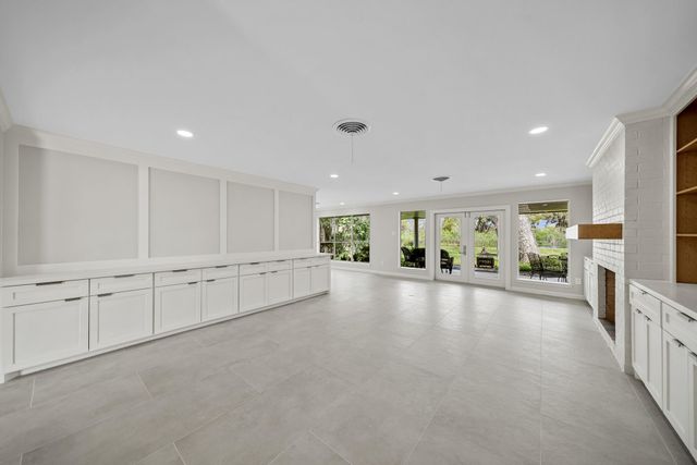 2261 Riverside Drive, West Columbia, TX 77486