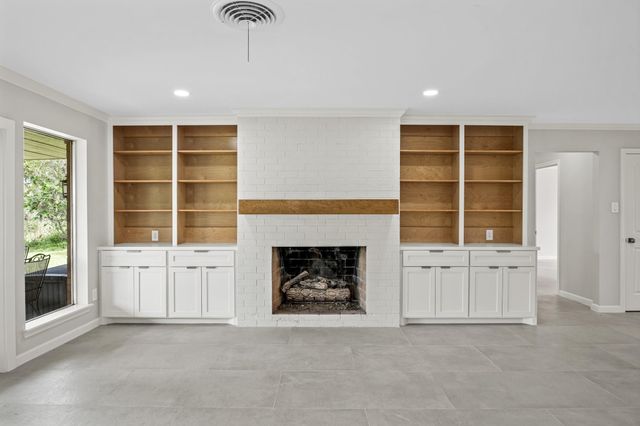 2261 Riverside Drive, West Columbia, TX 77486