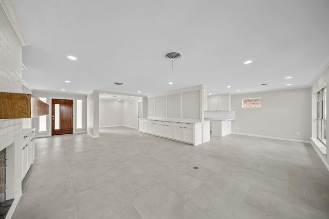 2261 Riverside Drive, West Columbia, TX 77486