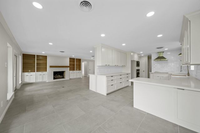 2261 Riverside Drive, West Columbia, TX 77486