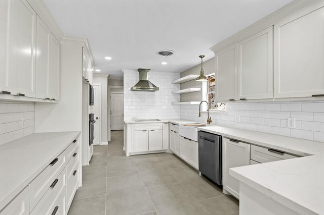 2261 Riverside Drive, West Columbia, TX 77486