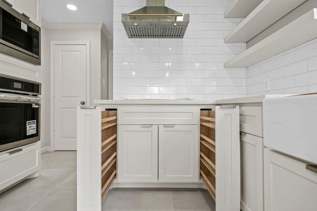 2261 Riverside Drive, West Columbia, TX 77486