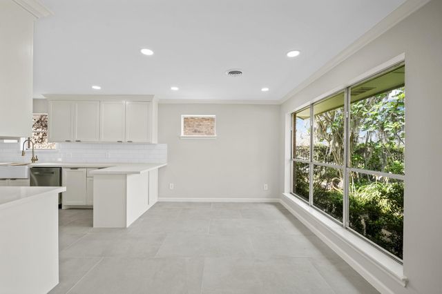 2261 Riverside Drive, West Columbia, TX 77486