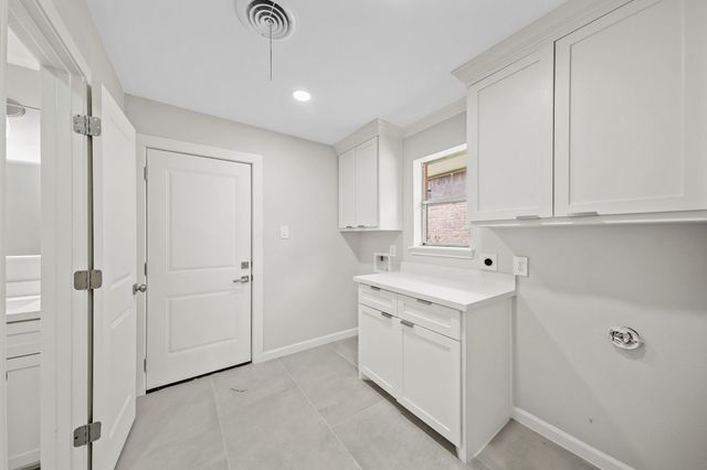 2261 Riverside Drive, West Columbia, TX 77486