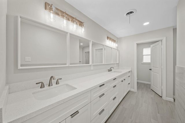 2261 Riverside Drive, West Columbia, TX 77486