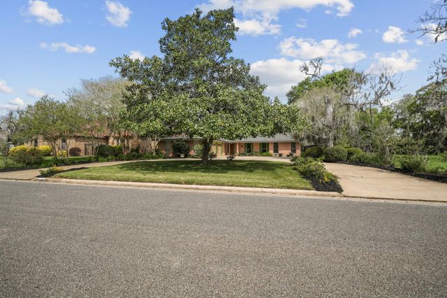 2261 Riverside Drive, West Columbia, TX 77486