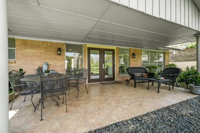 2261 Riverside Drive, West Columbia, TX 77486