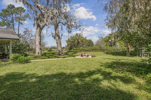 2261 Riverside Drive, West Columbia, TX 77486