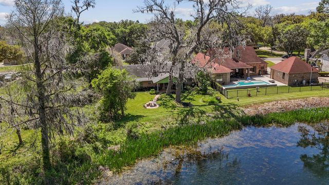 2261 Riverside Drive, West Columbia, TX 77486