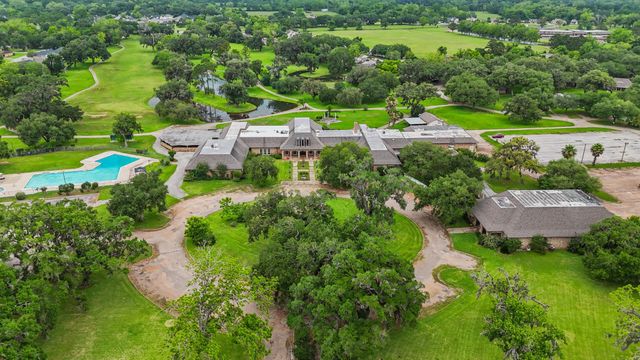 2261 Riverside Drive, West Columbia, TX 77486