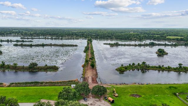 2261 Riverside Drive, West Columbia, TX 77486