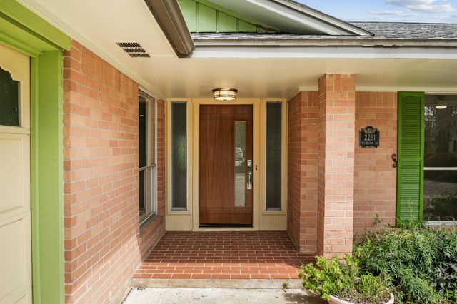 2261 Riverside Drive, West Columbia, TX 77486