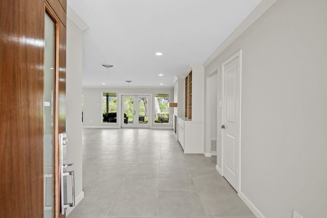 2261 Riverside Drive, West Columbia, TX 77486