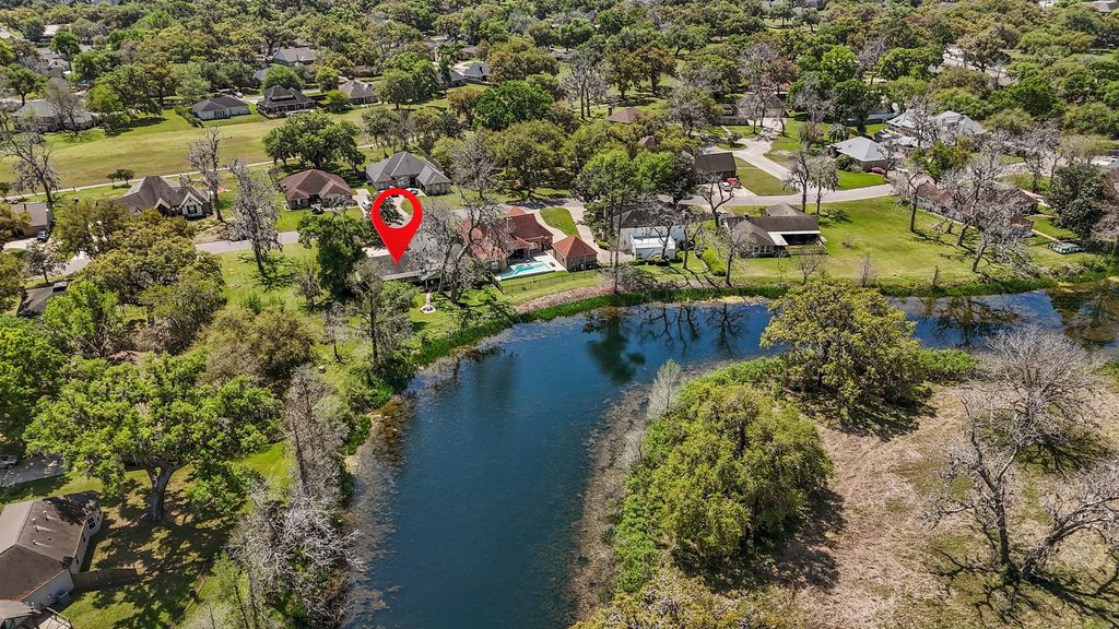 2261 Riverside Drive, West Columbia, TX 77486