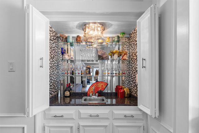 9426 Hillview Drive, Dallas, TX 75231