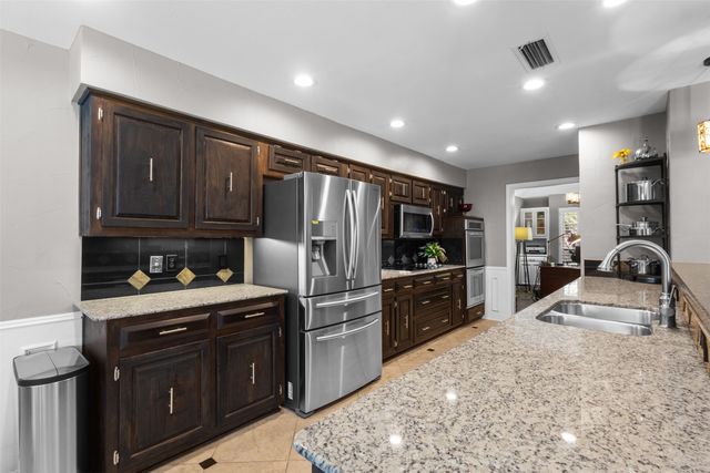 9426 Hillview Drive, Dallas, TX 75231