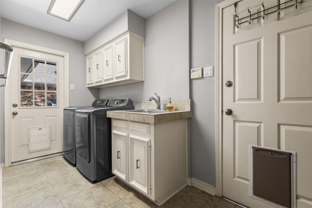 9426 Hillview Drive, Dallas, TX 75231