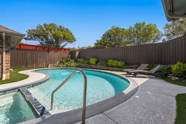 9426 Hillview Drive, Dallas, TX 75231