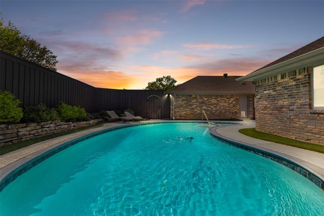 9426 Hillview Drive, Dallas, TX 75231