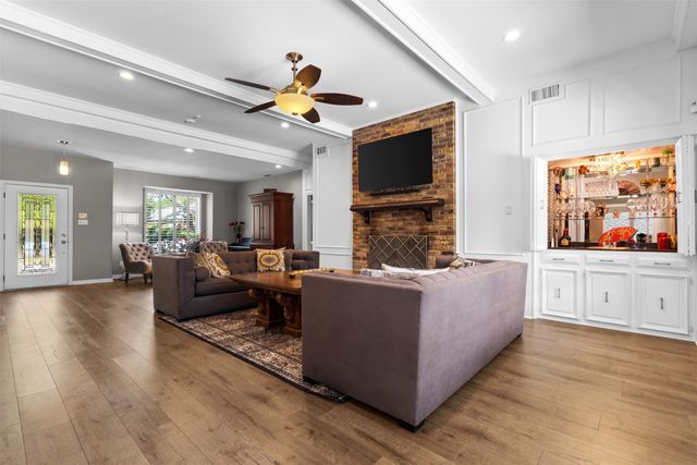 9426 Hillview Drive, Dallas, TX 75231