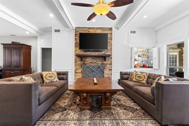 9426 Hillview Drive, Dallas, TX 75231