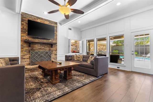 9426 Hillview Drive, Dallas, TX 75231