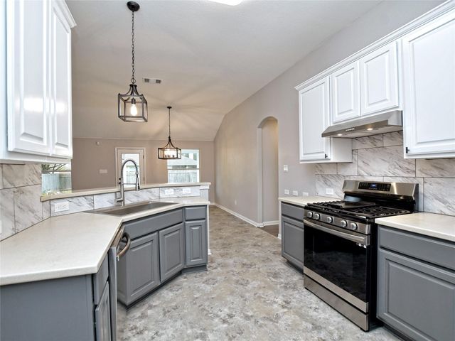 913 Old Wick Castle WAY, Pflugerville, TX 78660