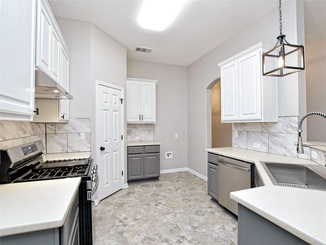 913 Old Wick Castle WAY, Pflugerville, TX 78660