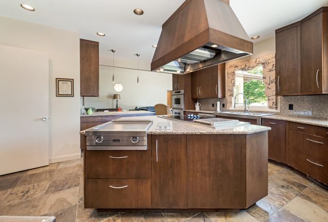 215 Hickory Ln, Smithville, TN 37166